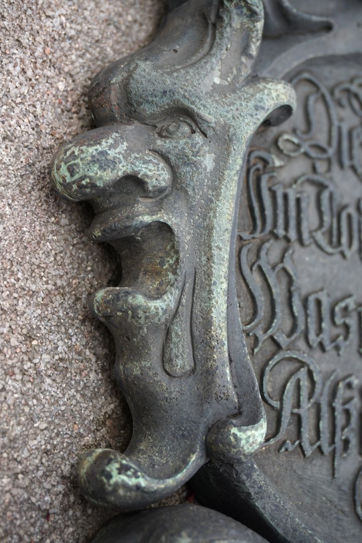 epitaph for Wolfgang Endter and wife Maria Oeder side mask