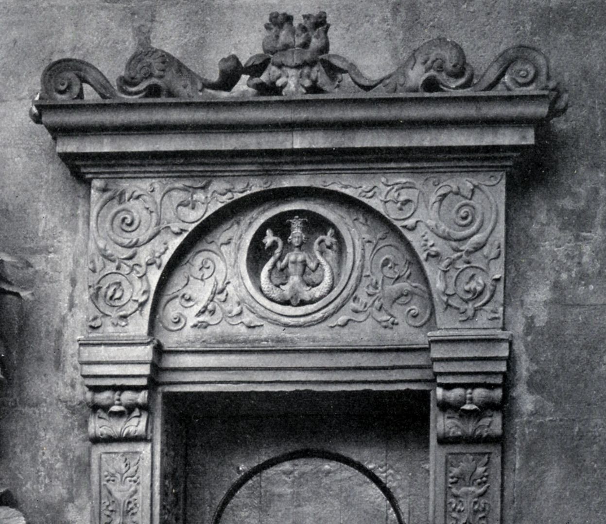 Garden door at the Hirsvogelsaal Detail with the two-tailed silver siren from the Rieter coat of arms (after 1570)