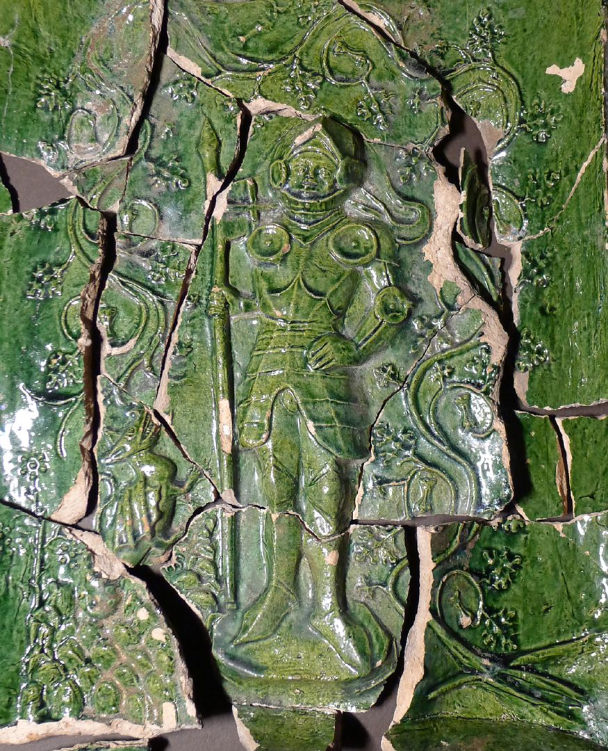 Maria, St. Georg und Friedrich III. (Prunkkachelofen) Kachelfragmente mit dem heiligen Georg und dem Drachen, Nahaufnahme