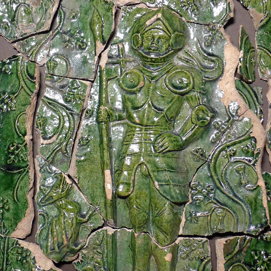 Maria, St. Georg und Friedrich III. (Prunkkachelofen) Kachelfragmente mit dem heiligen Georg und dem Drachen, Detail