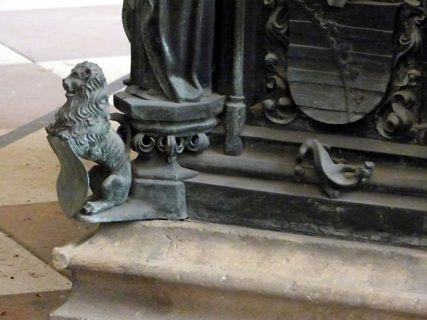 Tomb of the Archbishop Ernest of Saxony Lion with Saxony coat of arms and salamander-like mythical creatures