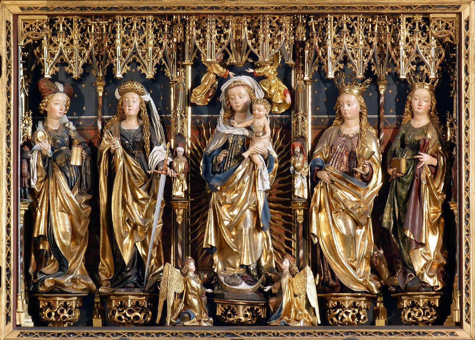 Zwickau high altarpiece shrine, from l. after r. : Mary Magdalene, Katharina, Mary with the baby Jesus, Barbara and Margaret - minor prophets in between?