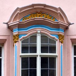 Adlerstraße 16, oriel window