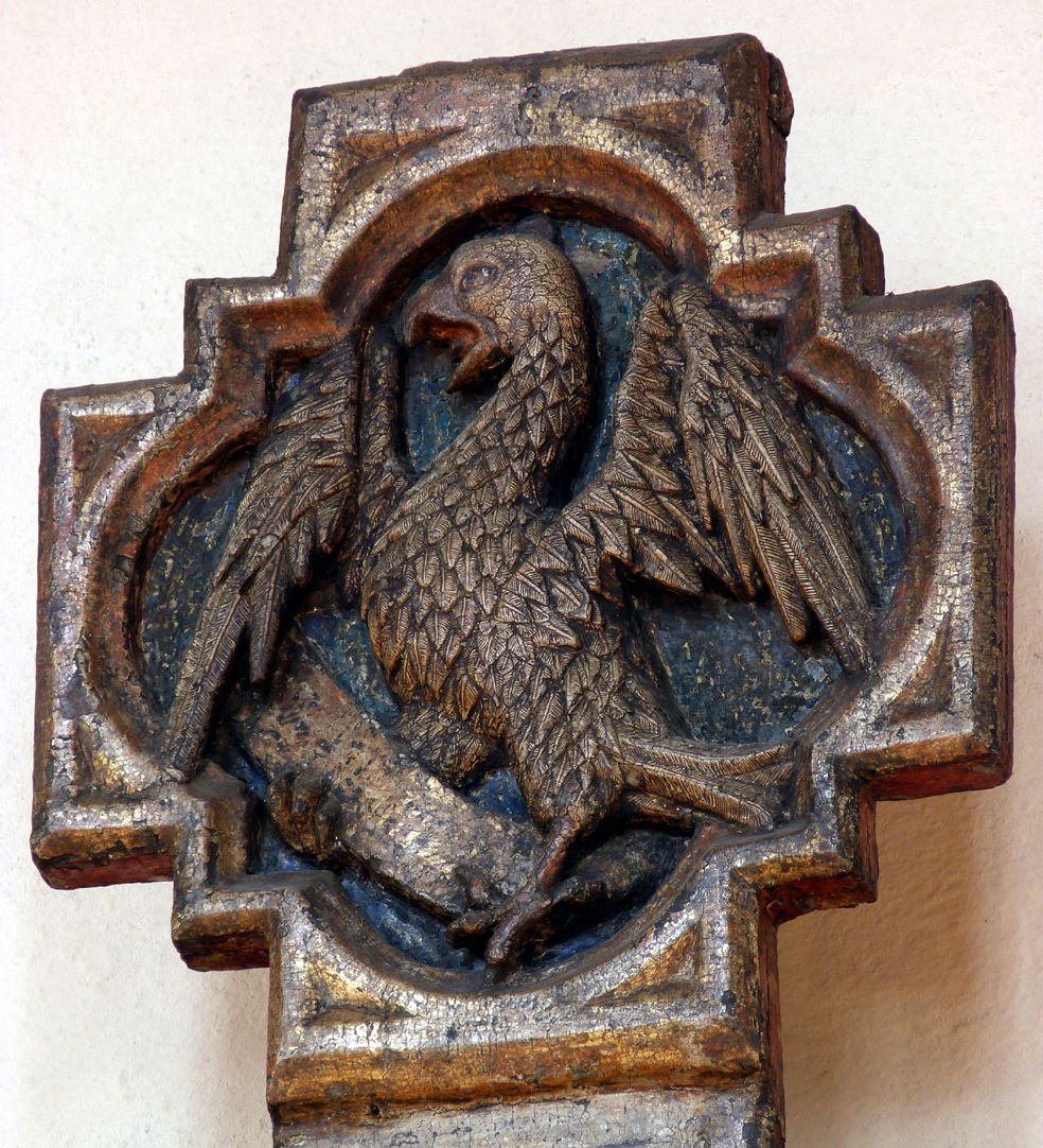 Kruzifix Kreuzbalkenhaupt, Reliefrahmen mit Johannesadler