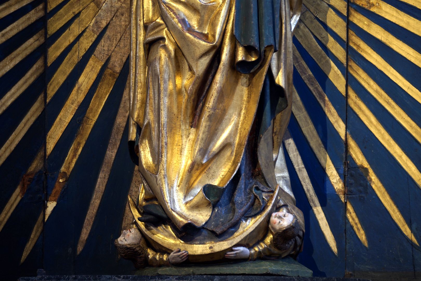 Altar der Schönen Maria Detailansicht, Maria auf der Mondsichel