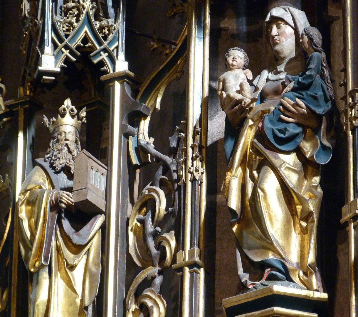 St. Anne´s Altar lower crowning structure, detailed view of Henry II and Mary with the infant Jesus.