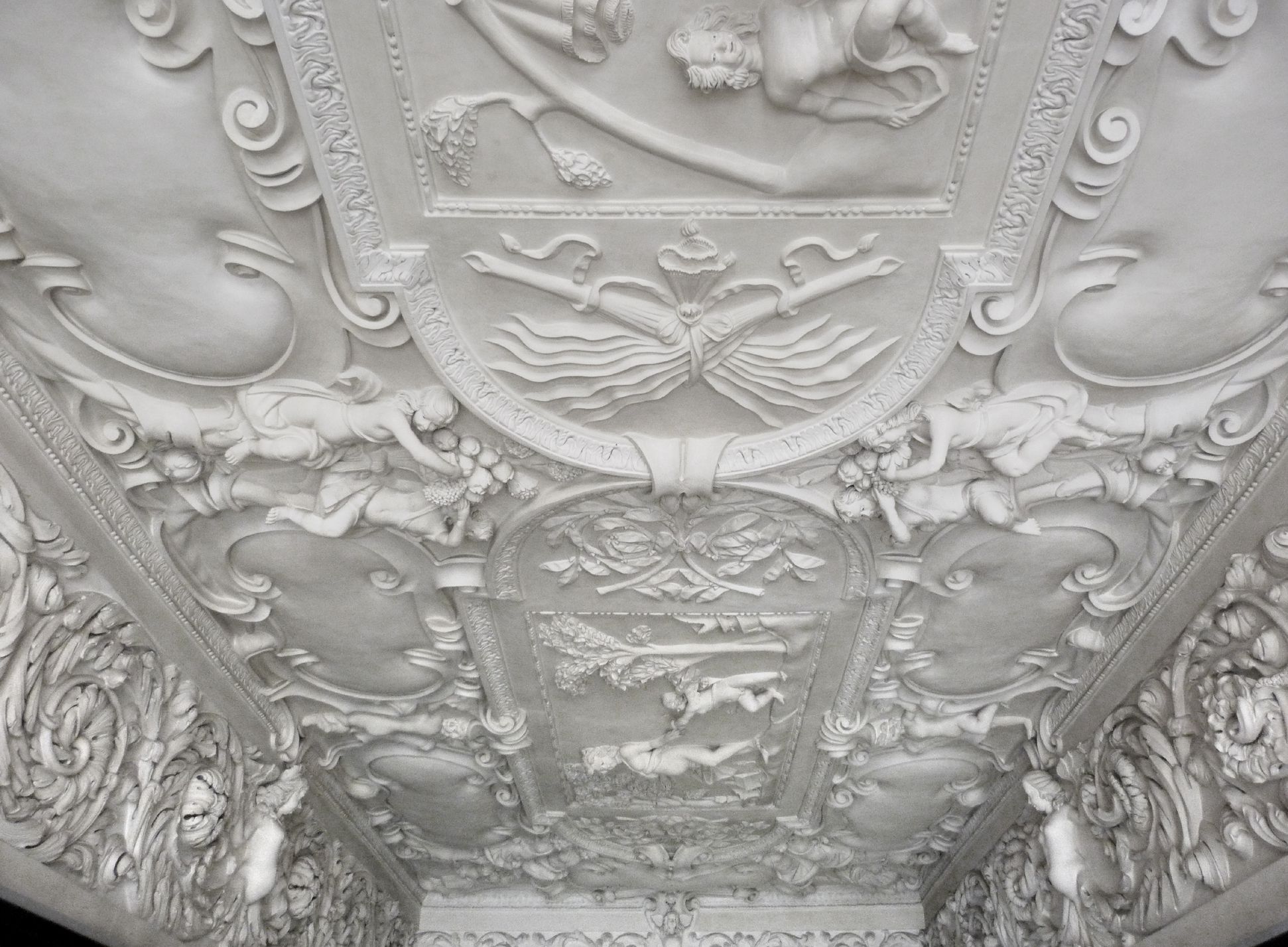 Stuccoed ceiling in the Fembo house View towards west