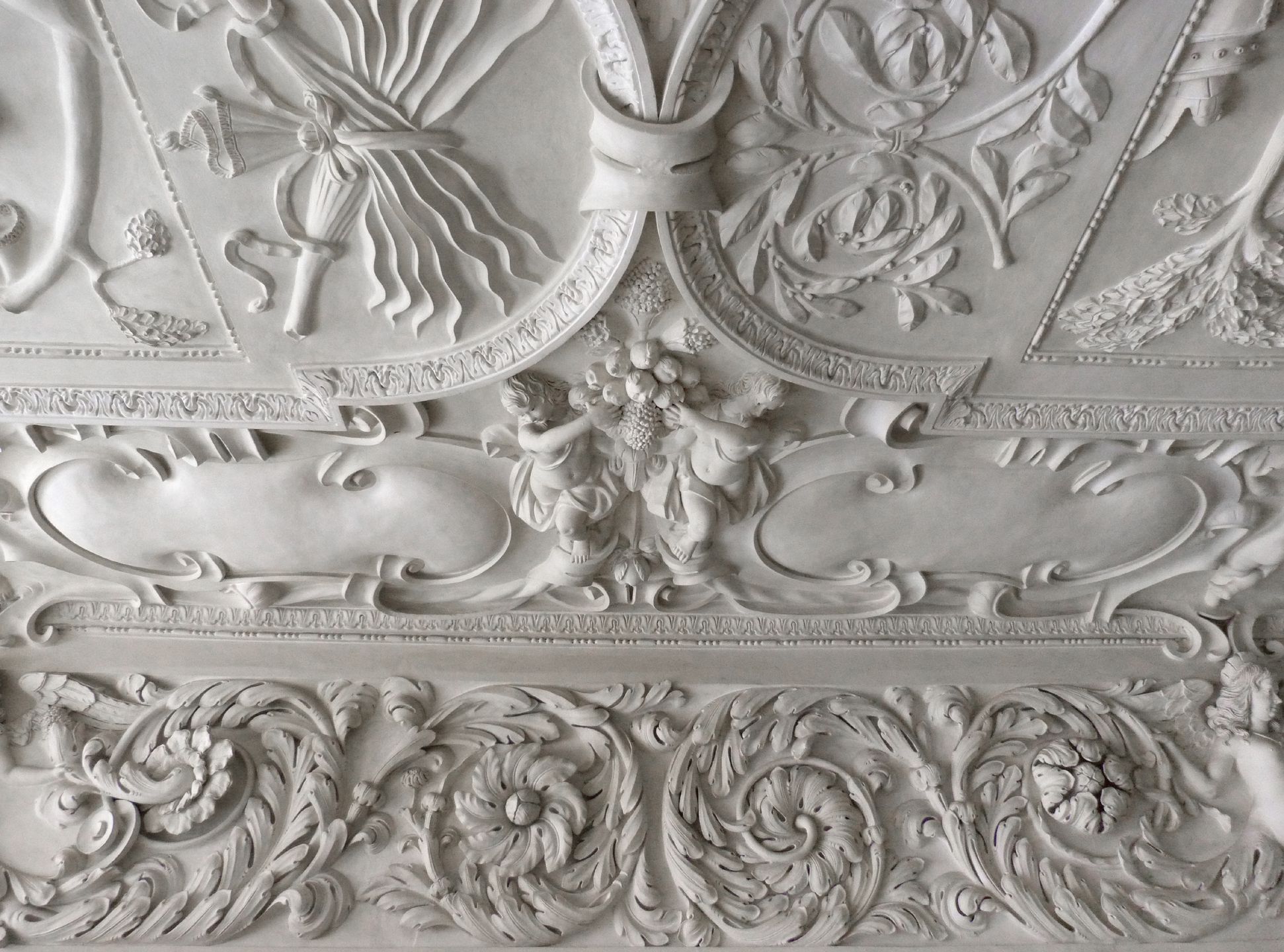 Stuccoed ceiling in the Fembo house Central southern acanthus cornice with part of the ceiling