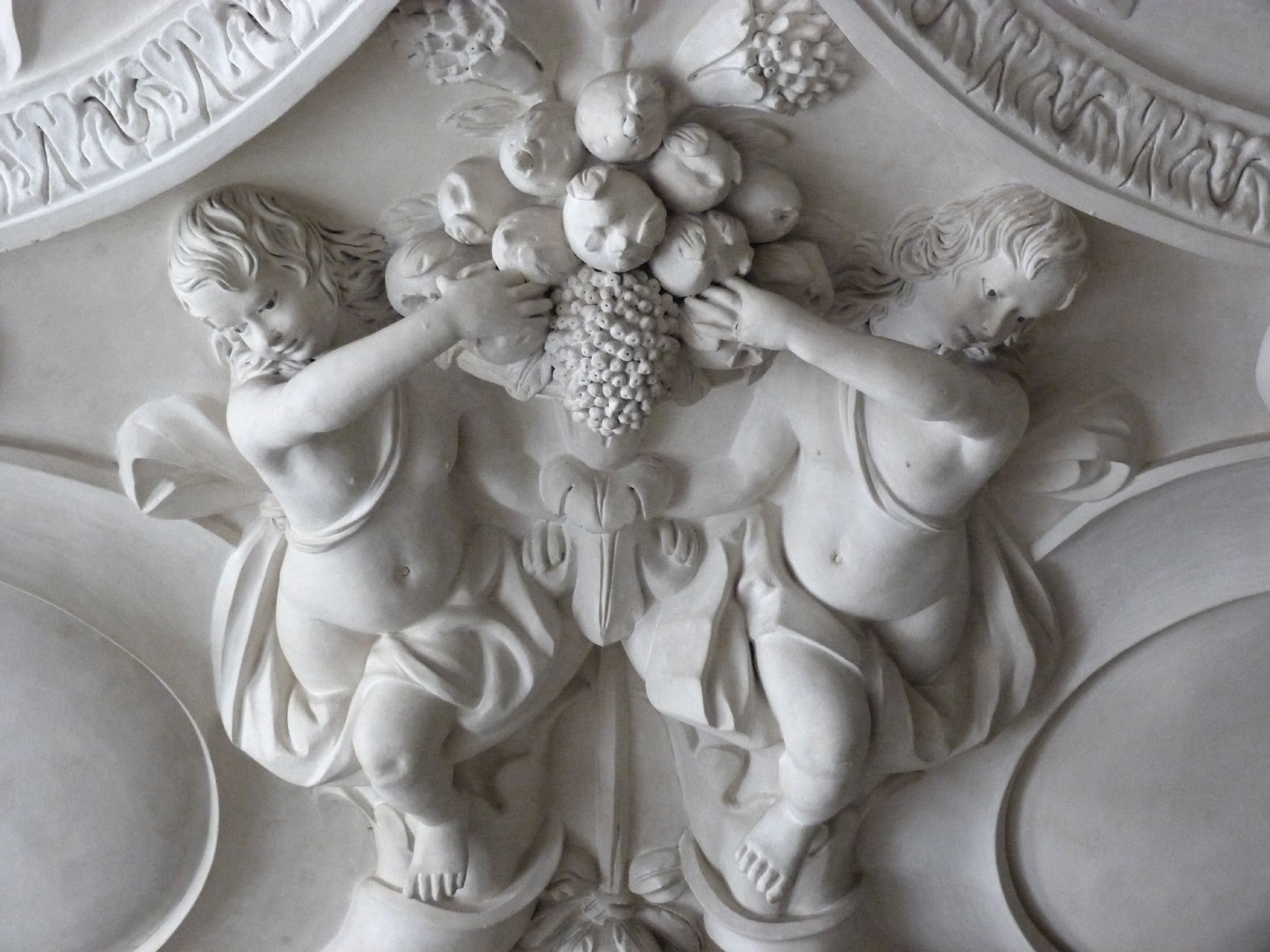 Stuccoed ceiling in the Fembo house Central southern part of the ceiling, detail