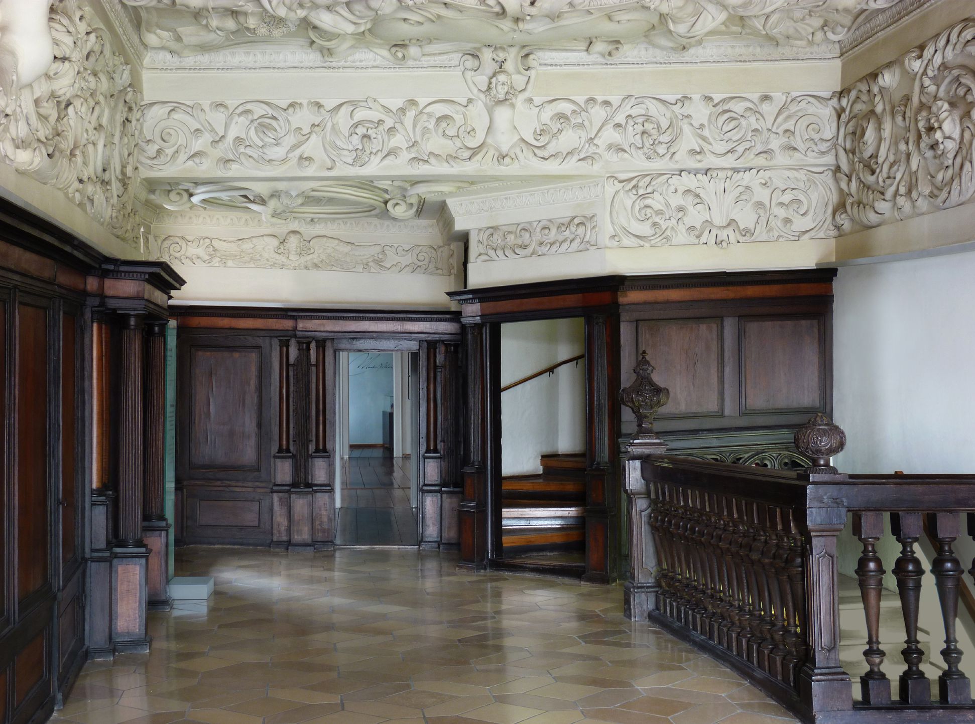 Stuccoed ceiling in the Fembo house Western front side