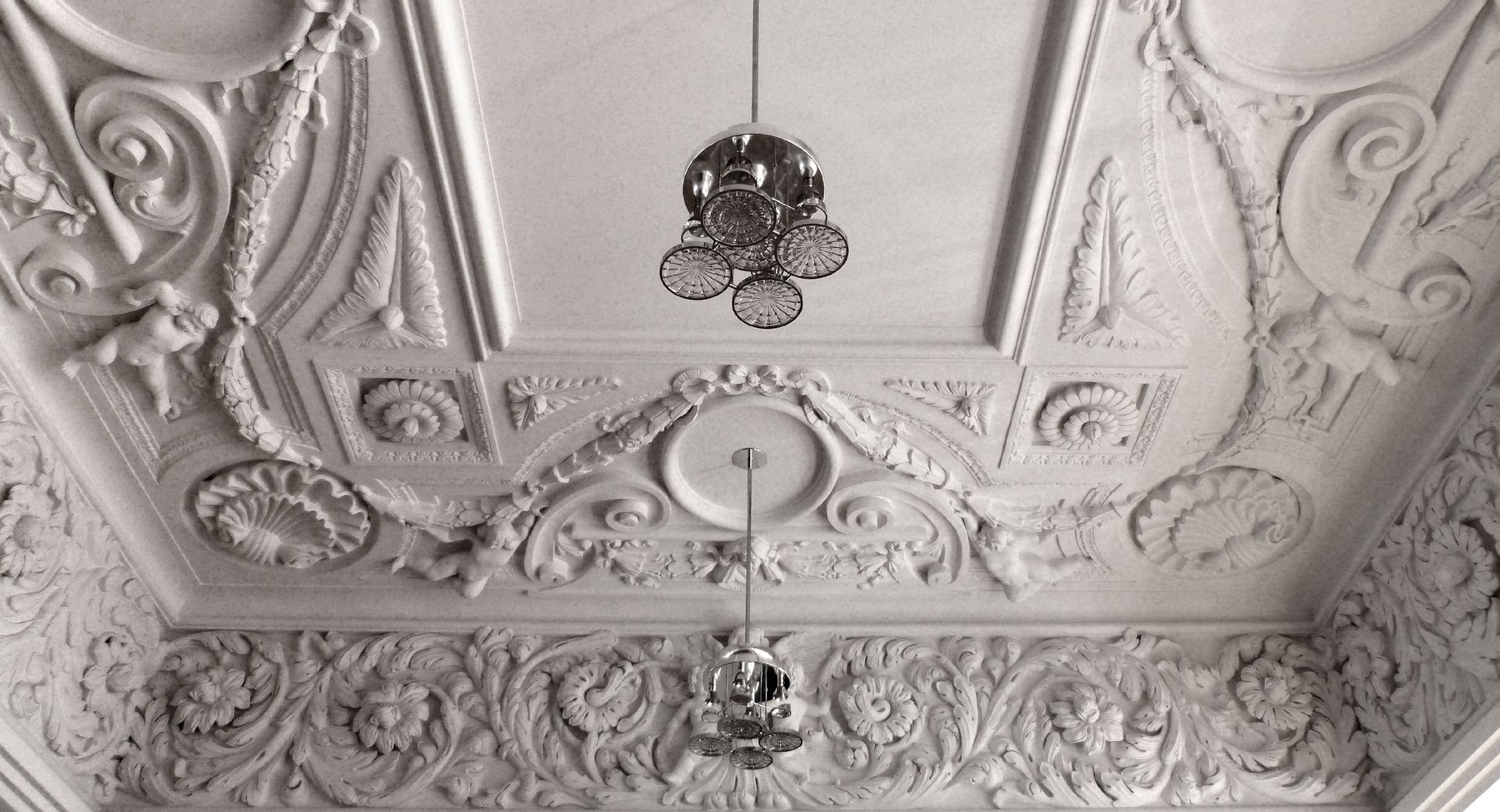 Brentano Hall Acanthus cornice, short side, with part of the ceiling