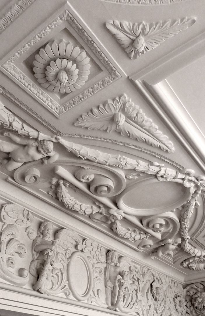 Brentano Hall Stucco flower and garlands of the ceiling and cornice at the long side