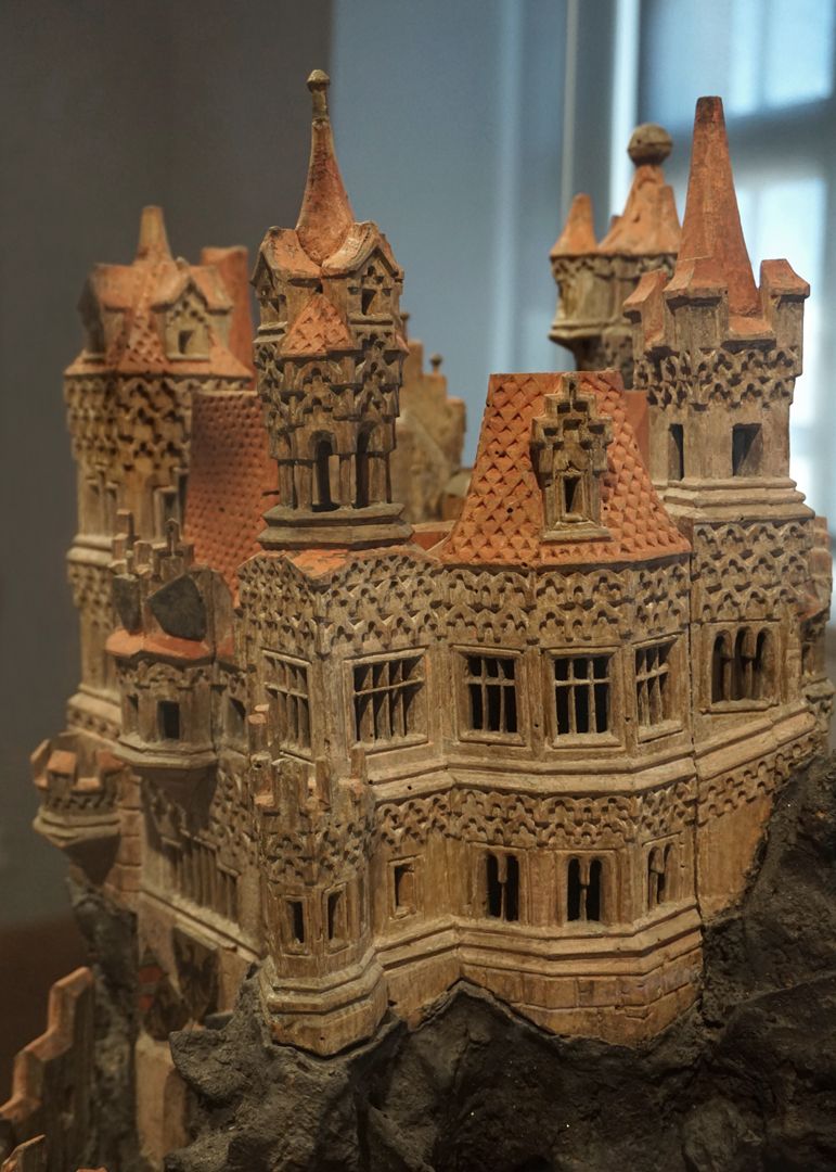 Modell einer Ritterburg rechte Burghälfte
