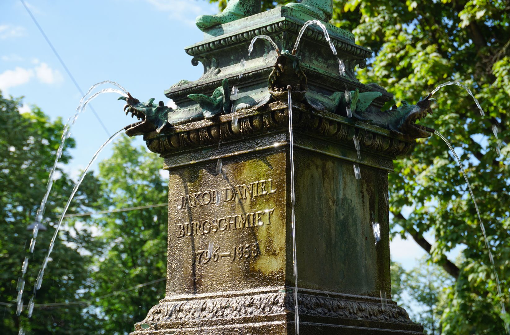 Burgschmiet Fountain Postament mit Inschrift