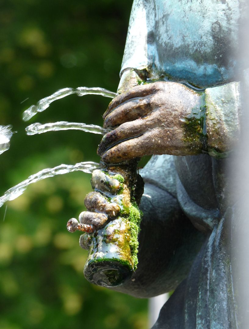 Bagpiper fountain Detail with finger holes