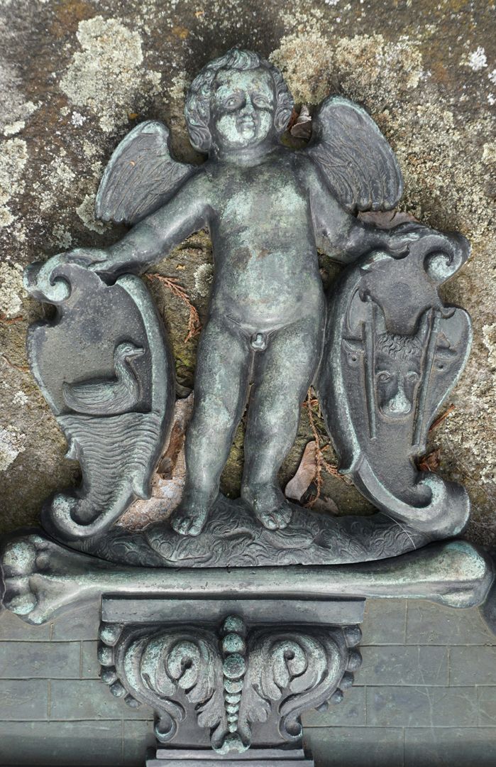 Epitaph of the printer, typesetter and type foundry burial place Angel with the coat of arms of the donors