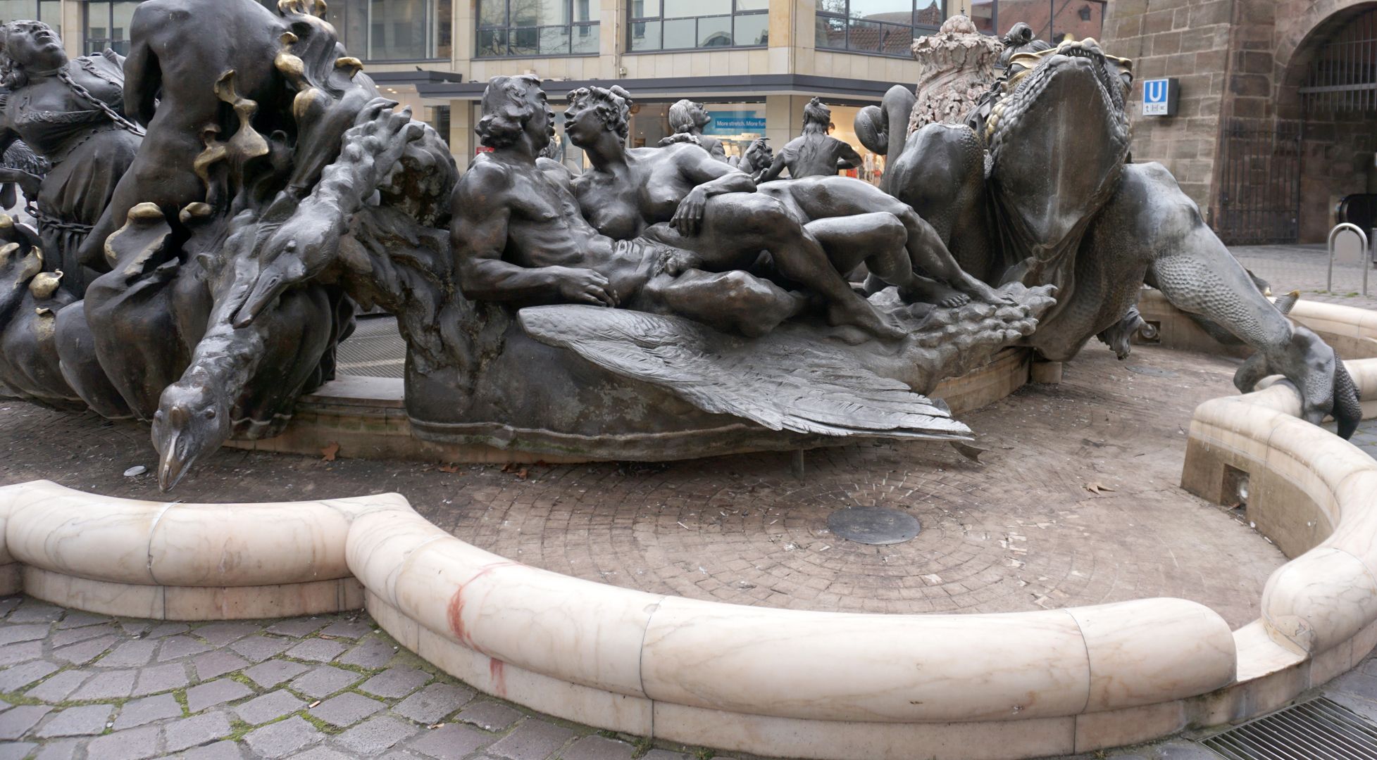 Marriage carousel/ Hans Sachs Fountain "Swan carriage" / A swan with two necks and two heads beaking with each other. In Greek mythology the swan is considered to be the bird of love. (J.W.)