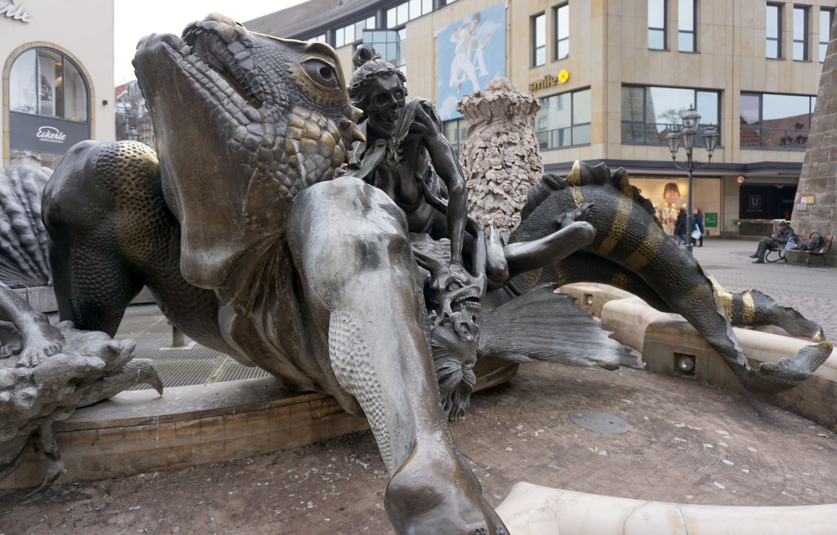 Marriage carousel/ Hans Sachs Fountain "Hell Dragon" , front