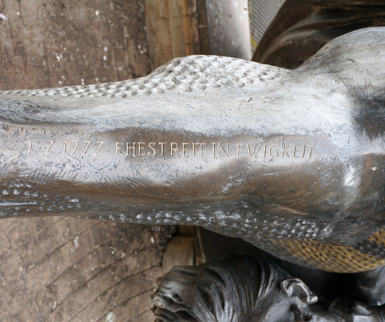 Marriage carousel/ Hans Sachs Fountain Detail on one of the dragon´s front legs: "Marital strife in eternity" referring to the Divorce Law enacted on 1 st July 1977