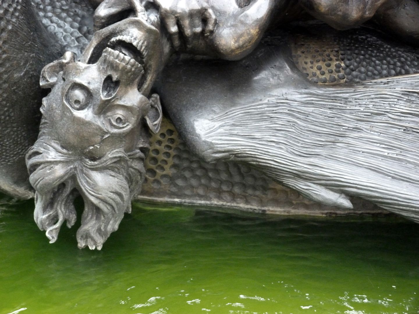 Marriage carousel/ Hans Sachs Fountain "Hell Dragon", detail