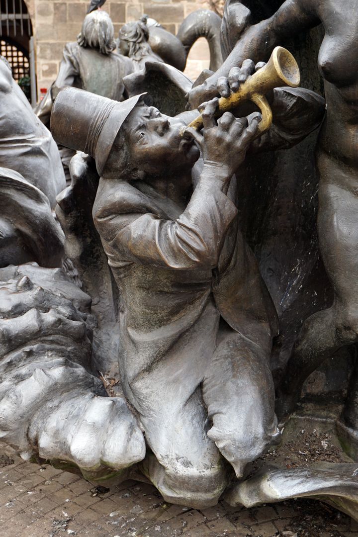 Marriage carousel/ Hans Sachs Fountain "Venus clam", detail