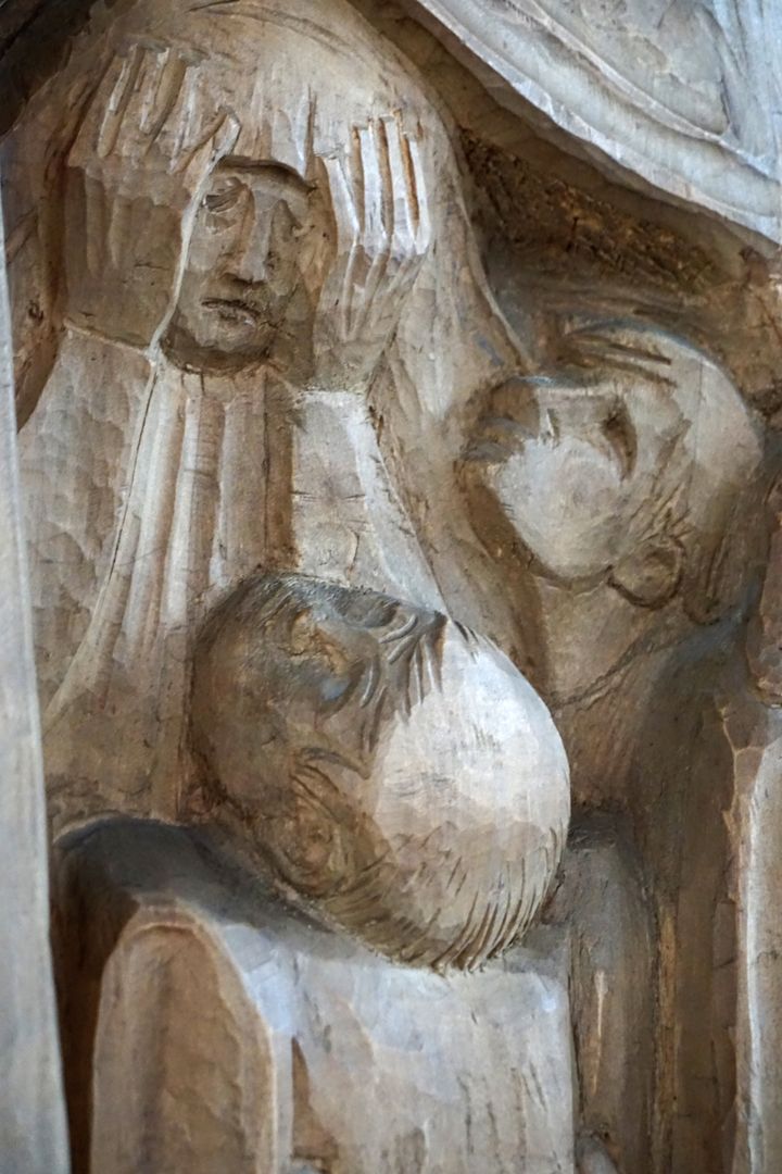Protective Cloak Madonna People seeking protection under the coat, right side, detail