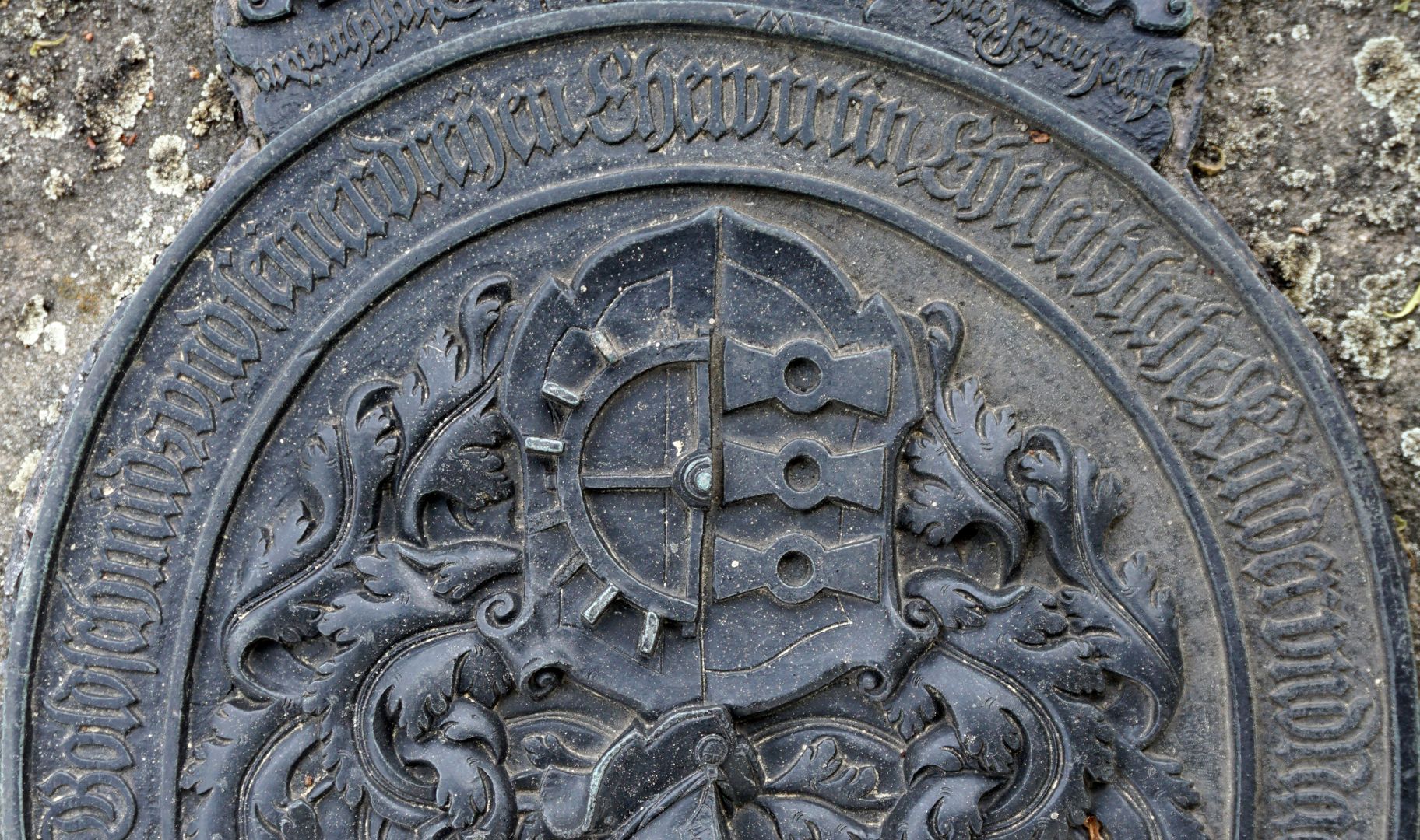 Epitaph of the goldsmith Caspar Beutmüller below cartouche (image standing on its head)