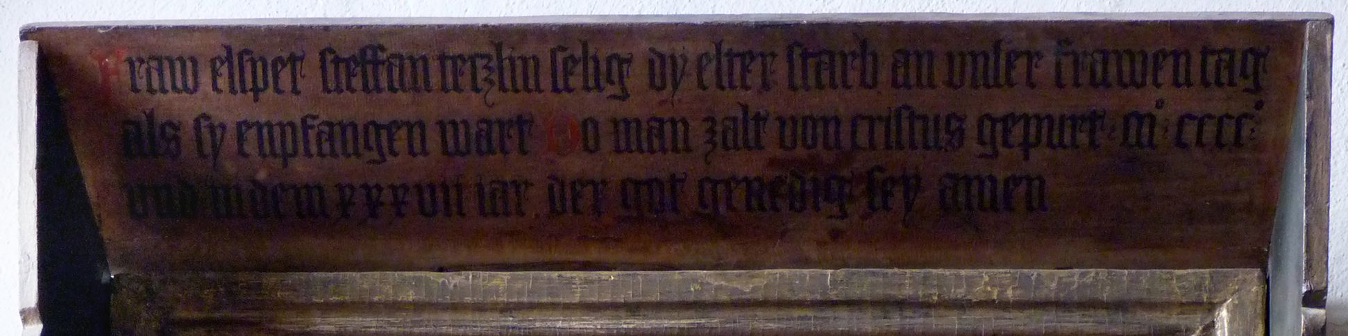 Epitaph der Elsbeth Waldstromer Vordach mit Inschrift