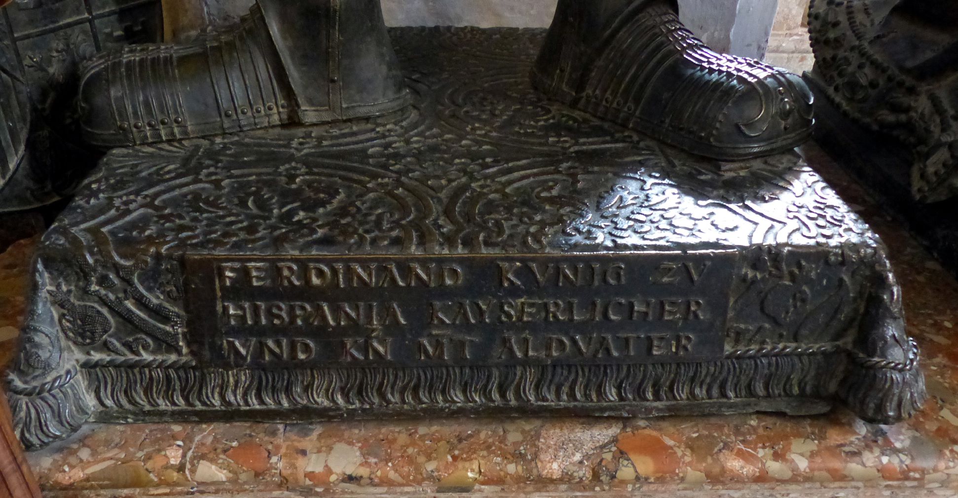 Ferdinand of Aragón (Innsbruck) Pedestal with inscription: FERDINAND KVNIG ZV / HISPANIA KAYSERLICHER / VND KN MT ALDVATER