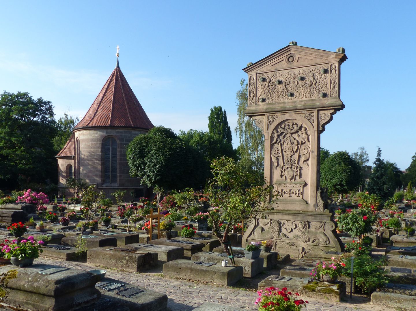 Gedächtnisstein des Wolfgang Müntzer Ansicht mit Holzschuher Kapelle