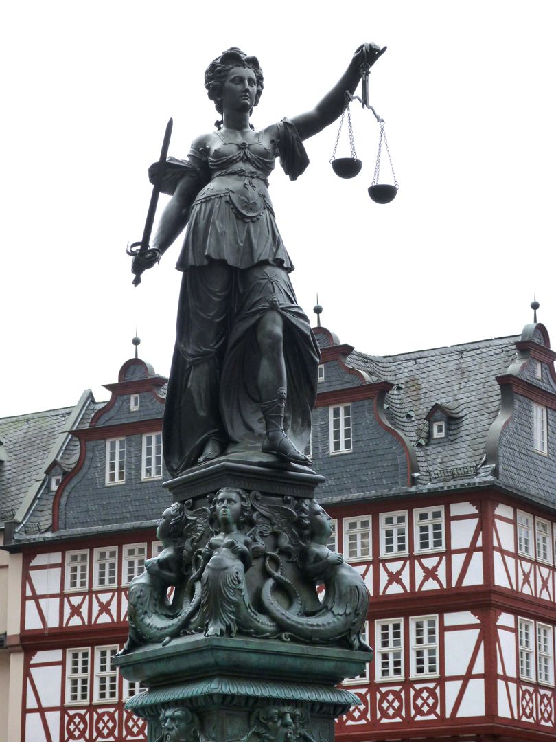 Fountain of Justice (Frankfurt a.M.) Lady Justice with sword and scales, view from the northwest