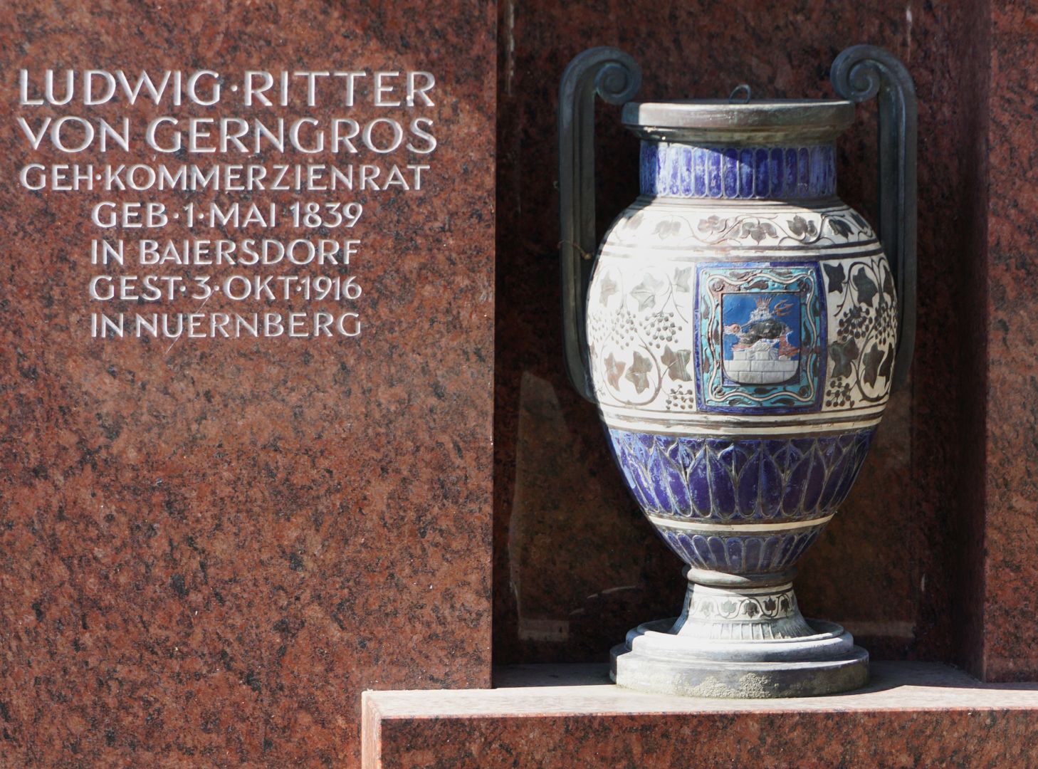 Ludwig Ritter von Gerngros / tomb Detail