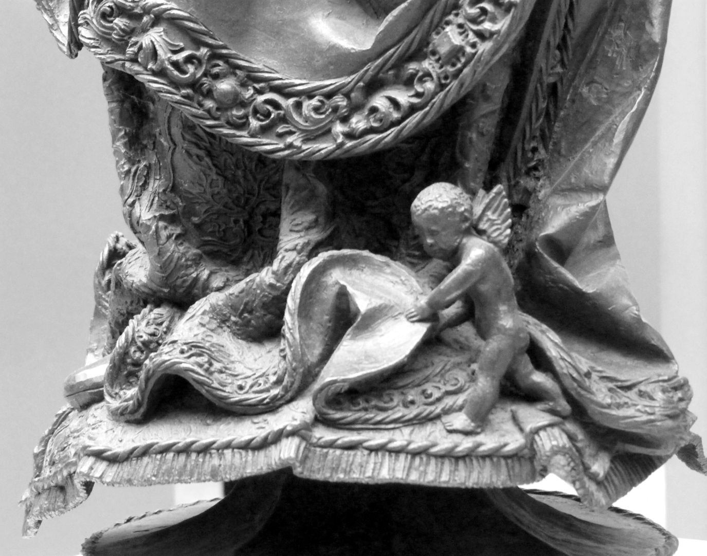 Mary with Child A little angel like the one´s in Selbald´s tomb, lifts the hem of Mary´s gown