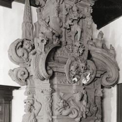 Kamintür im zweiten Stockwerk