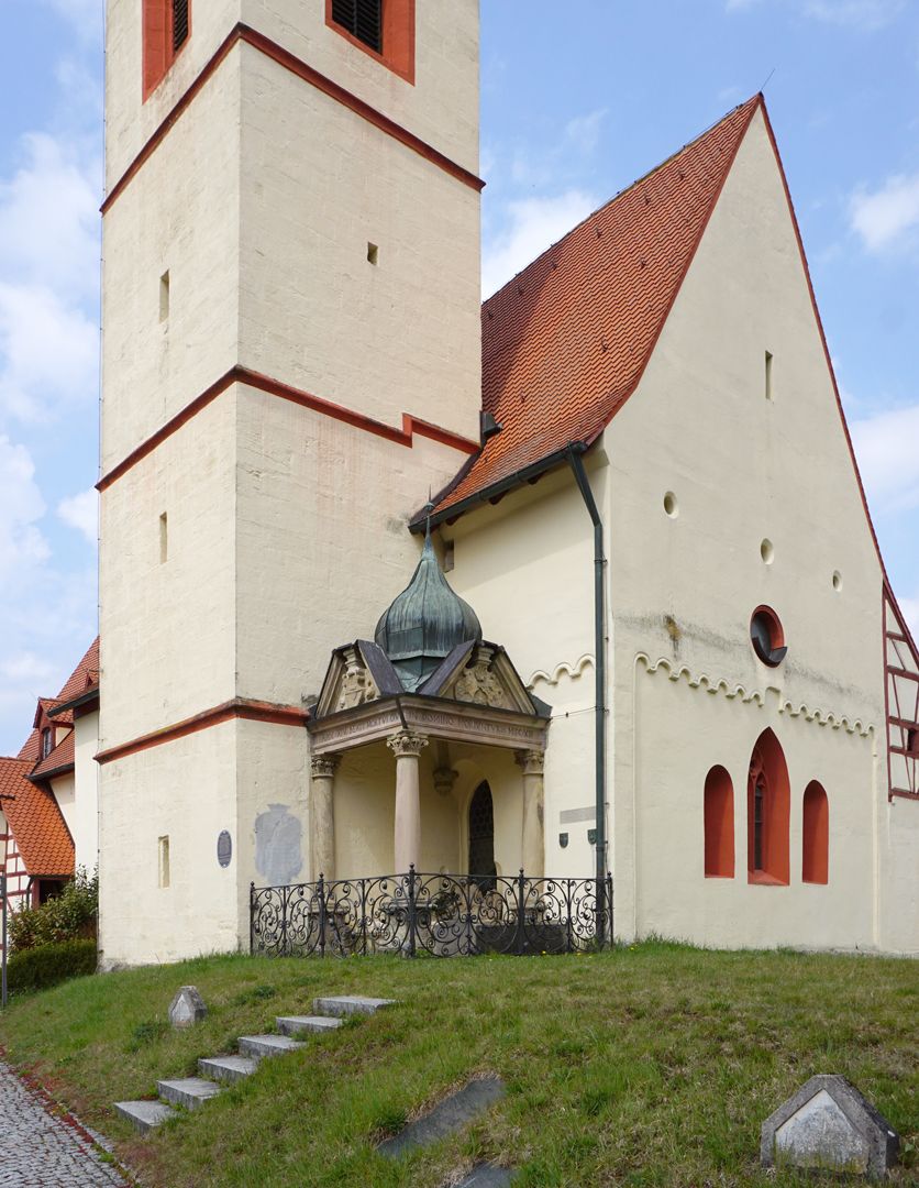 Pfinzing-Monument Lage im Südosten der Kirche zwischen Turm und Chor