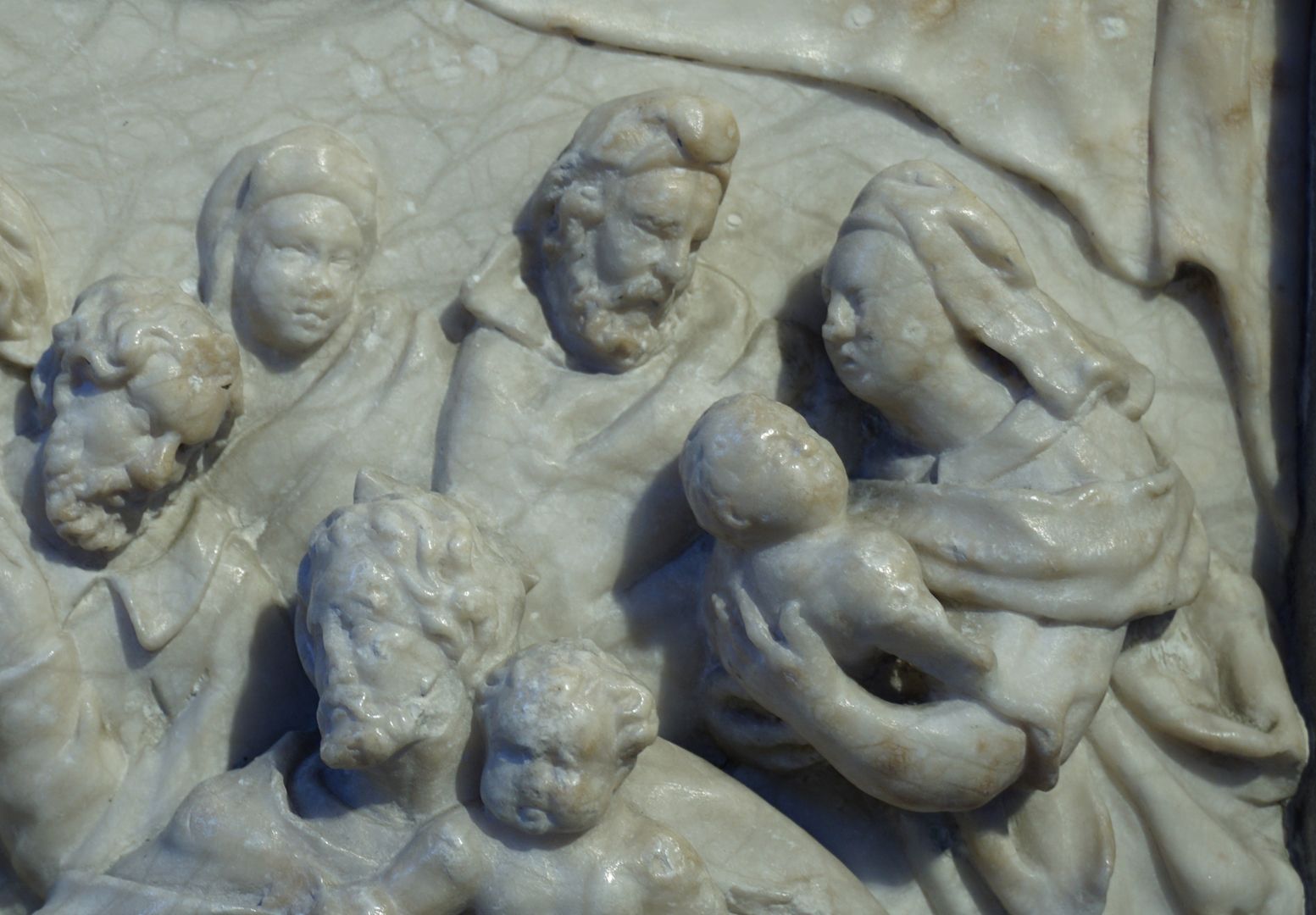 Marmorreliefs eines Taufsteins Marmorrelief / Position 7 / Christus als Kinderfreund / Detailansicht