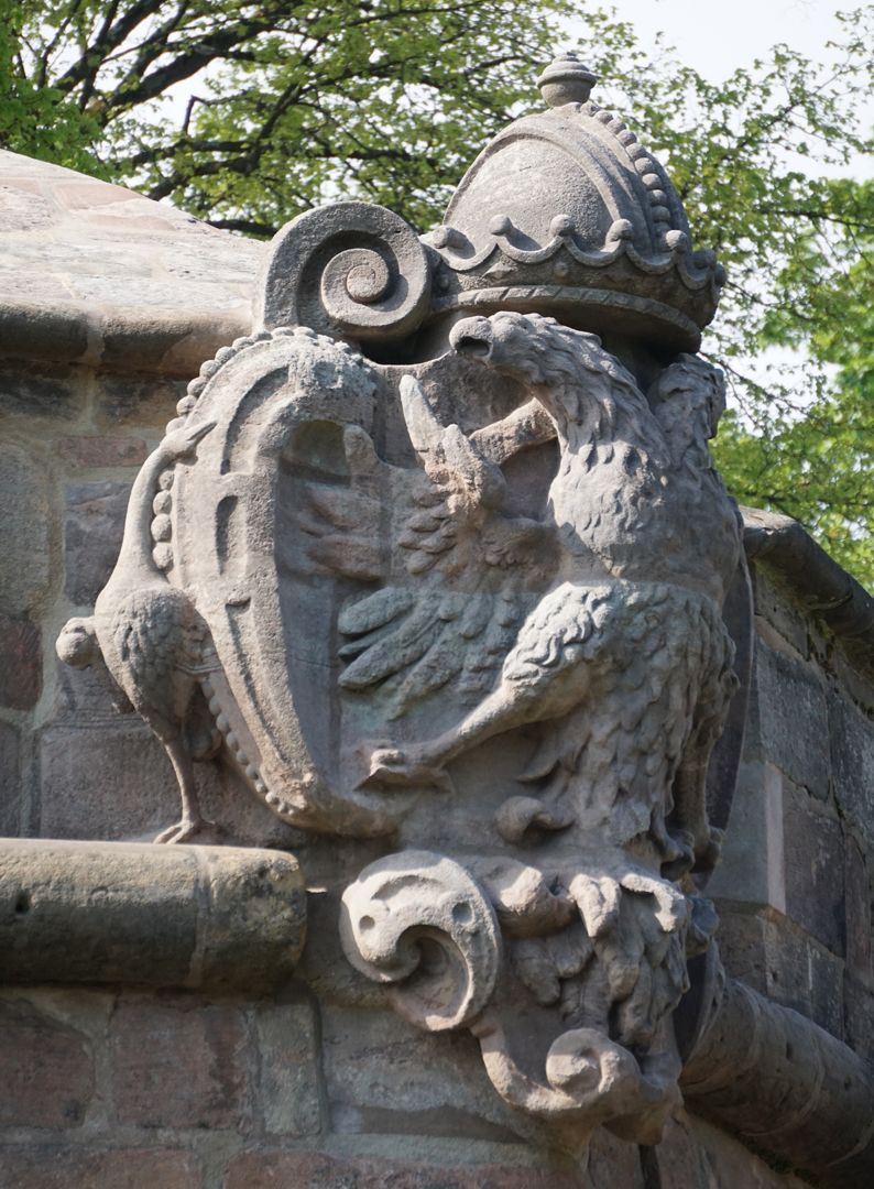 Vestnertorbastei: Wappen der Nordseite Schrägansicht von Osten