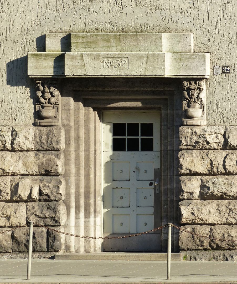 facade decoration at Melanchthon-Gymnasium Side entrance, north side