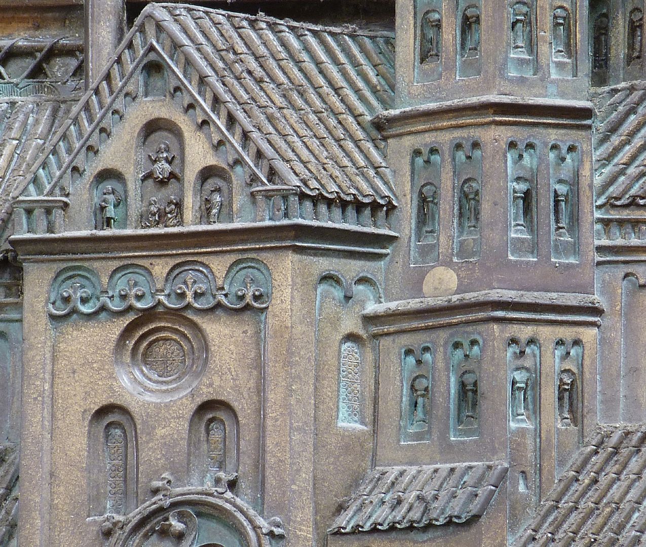 Memorial panel for Hariolf and Erlolf Kirchenmodell, südlicher Querhausgiebel und Südturm