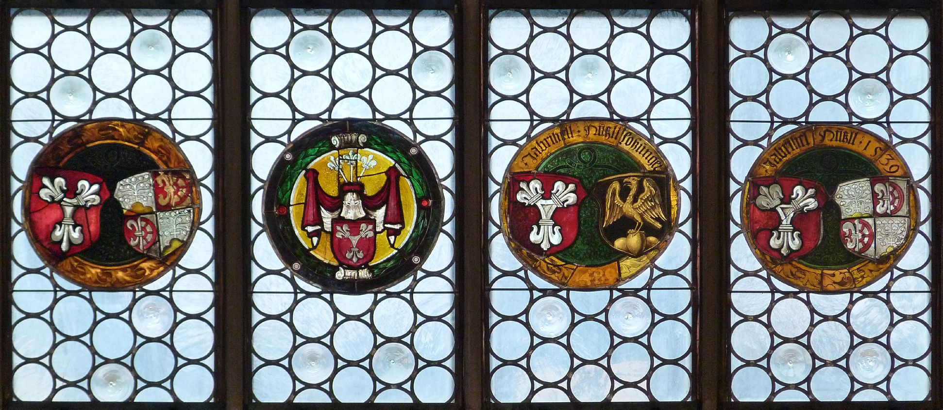 Hirschvogelfenster Fenster-Couronemment, untere Wappenreihe