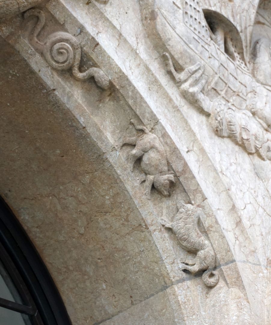 Portal right uppaer corner, detail with snake, pig andwolf
