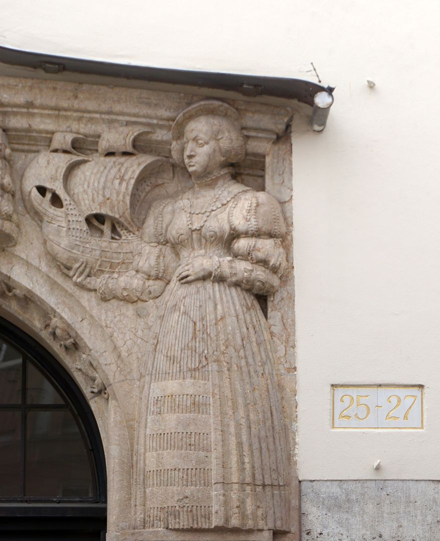 Portal upper right corner: a burgess in renaissance dress holds a sailing ship