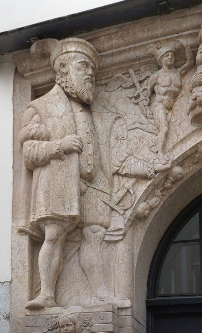 Portal Upper left corner: a citizen in Renaissance dress carries Mercury (Roman patron god of merchants) in his left hand