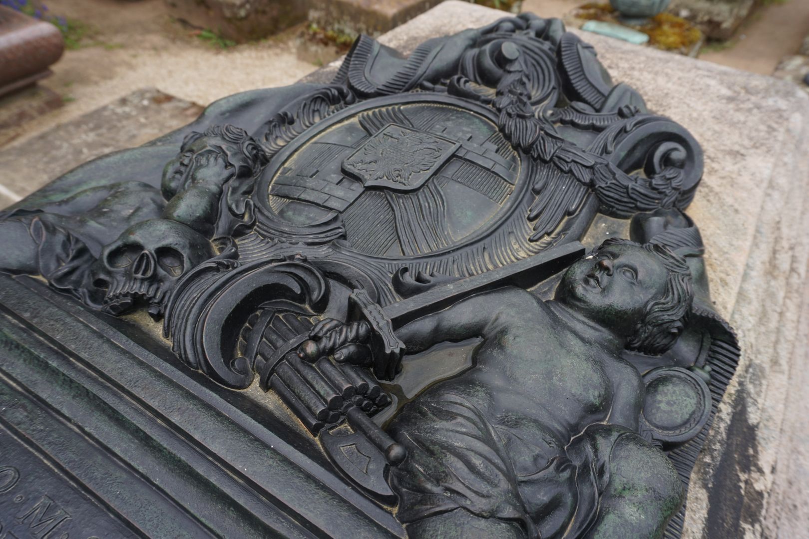 Gravesite of Carl Friedrich Behaim Putti below the coat of arms with skull, bundle of rods with axe (fascis), sword and mirror
