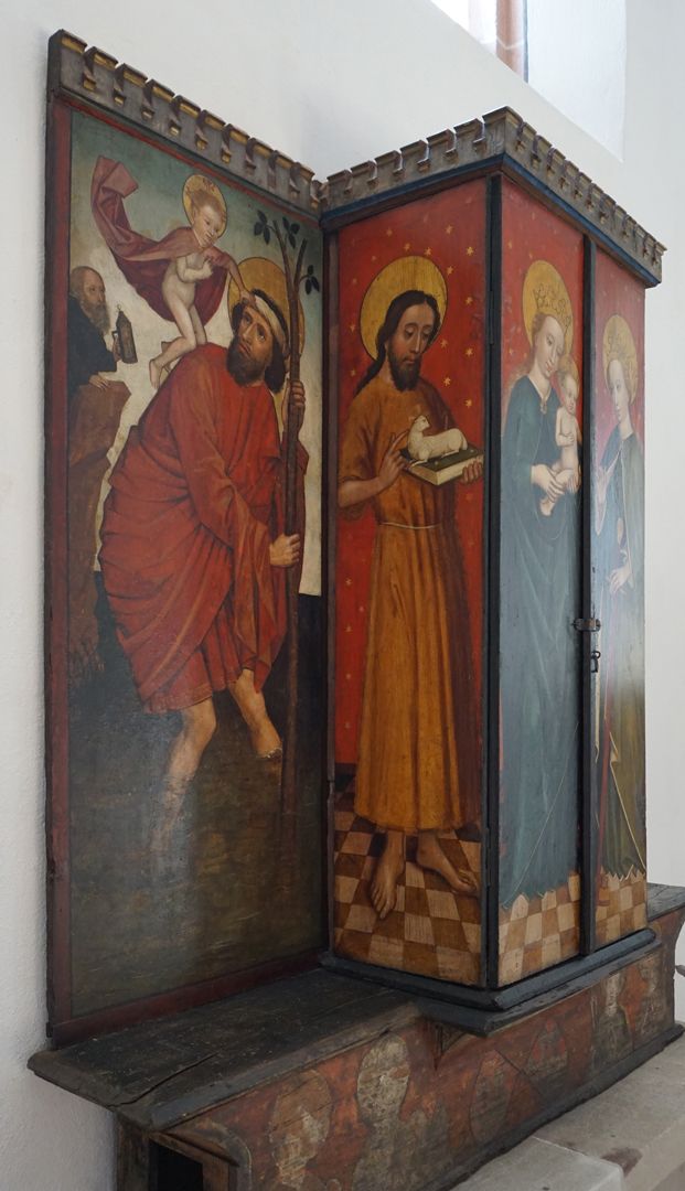 Altar of St. Catherine left: St. Christopher with infant Jesus /right: John the Baptist