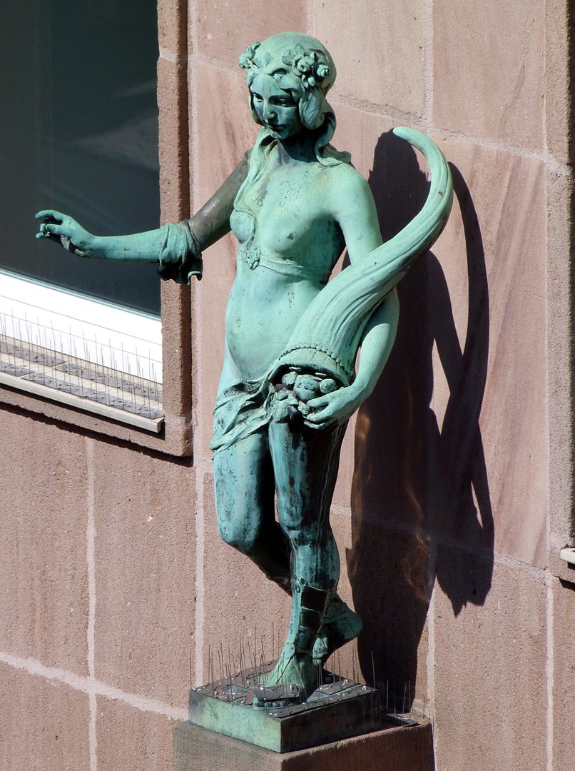 Figures on the Façade of a Building: Noris and Fortuna Fortuna, diagonal view from above