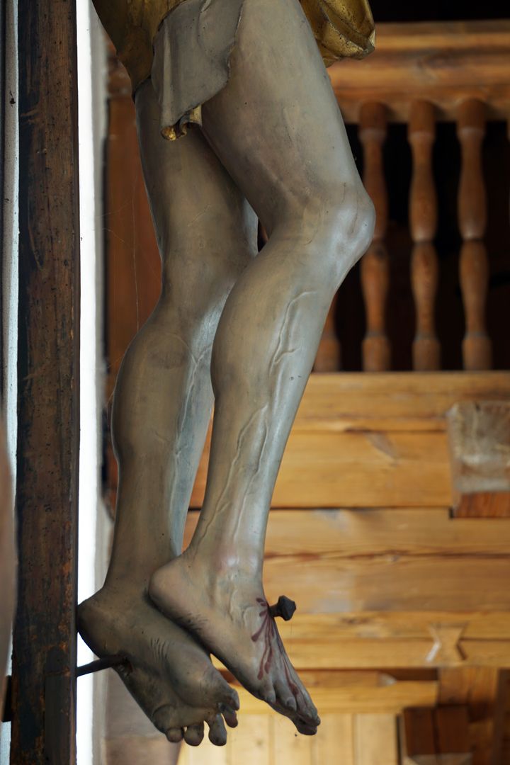 Crucifix legs, side view