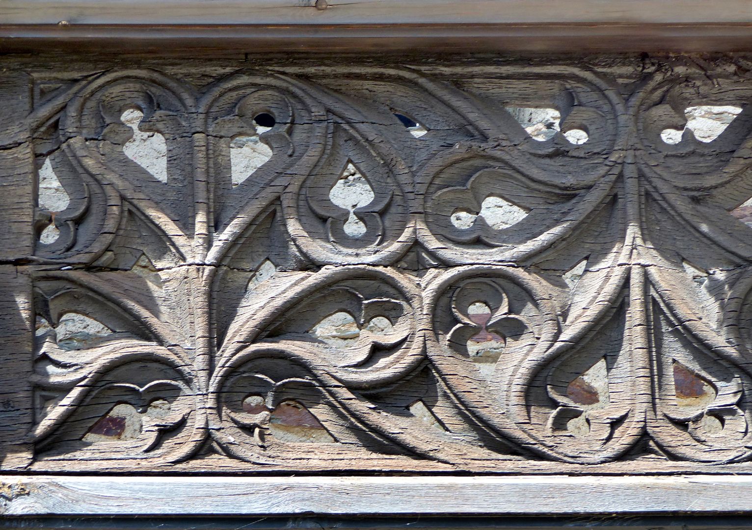 Nachgotische Holzgalerie aus Nürnberg Maßwerkmuster, Detail