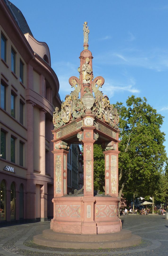 Market Fountain in Mainz View from the west