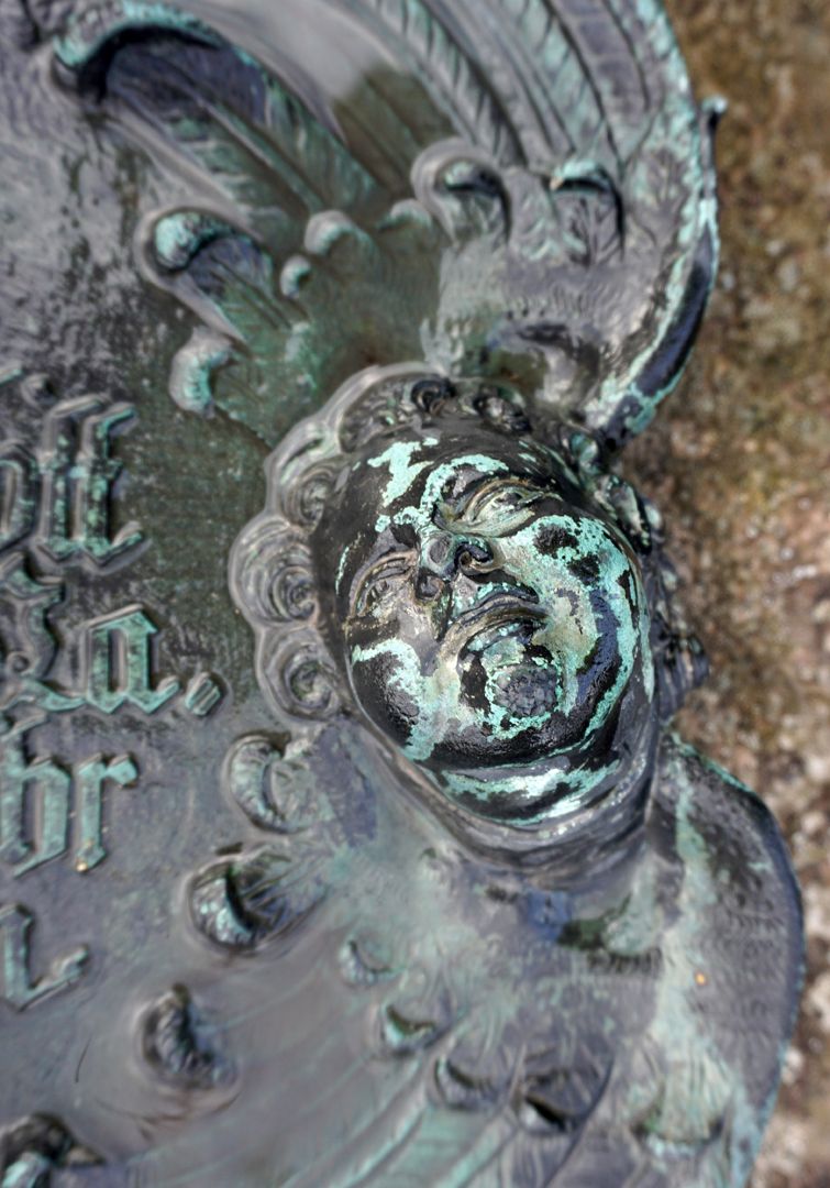 Epitaph für Martin Jahn und sein Frau Maria, geborene Loß (Löß) ein geflügelter Engelskopf rechts an der unteren Kartusche